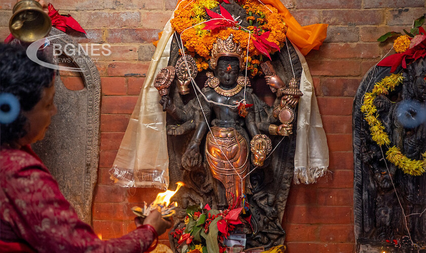 Открадната от Непал статуя се върна в храма си след десетилетия престой в САЩ