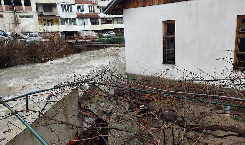 Много от населените места в Смолянско пострадаха от обилните валежи
