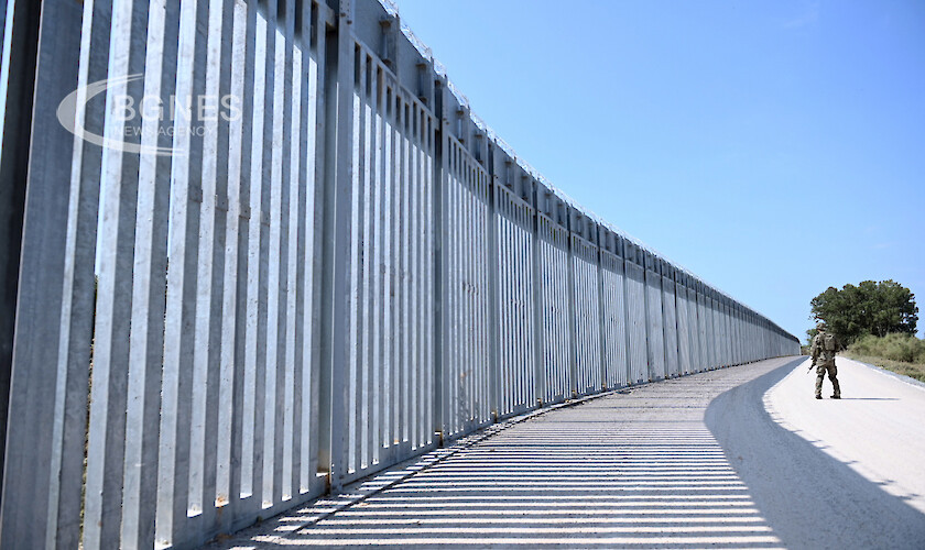 Гърция удължава оградата по границата с Турция в опит да спре мигрантите