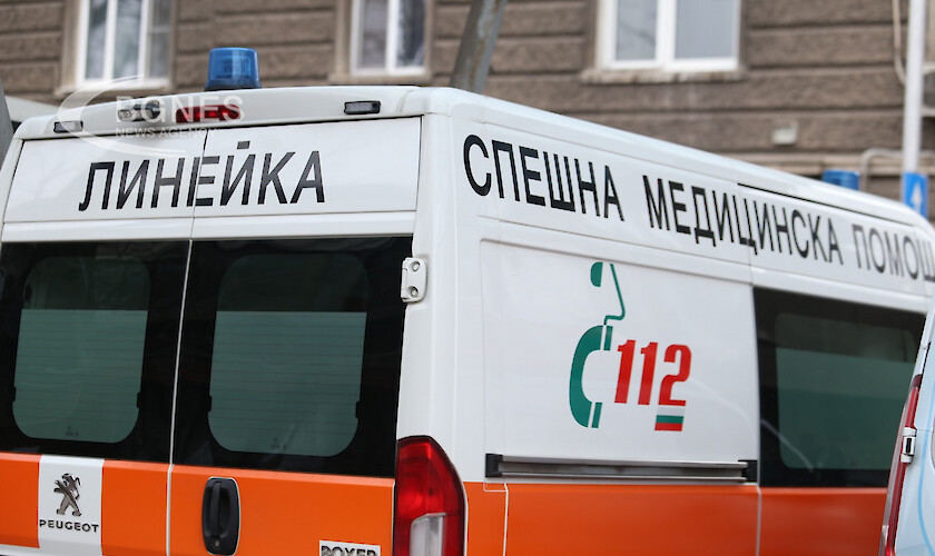 Жена загина, а дете е в болница след тежка катастрофа в Ямболско