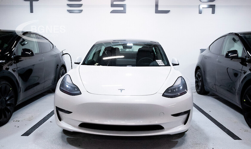 Tesla изтегля 475 000 електромобила