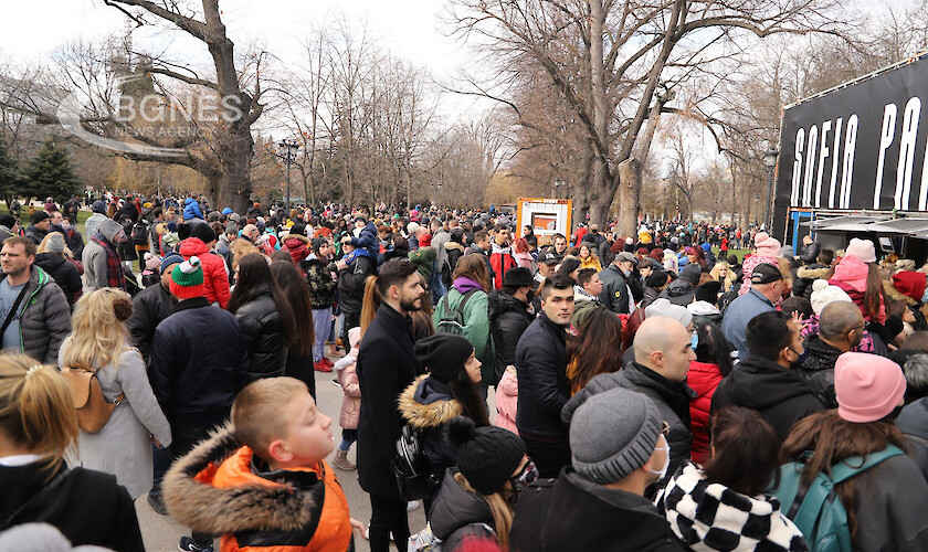 Стотици желаещи се събраха в Борисовата градина днес за да
