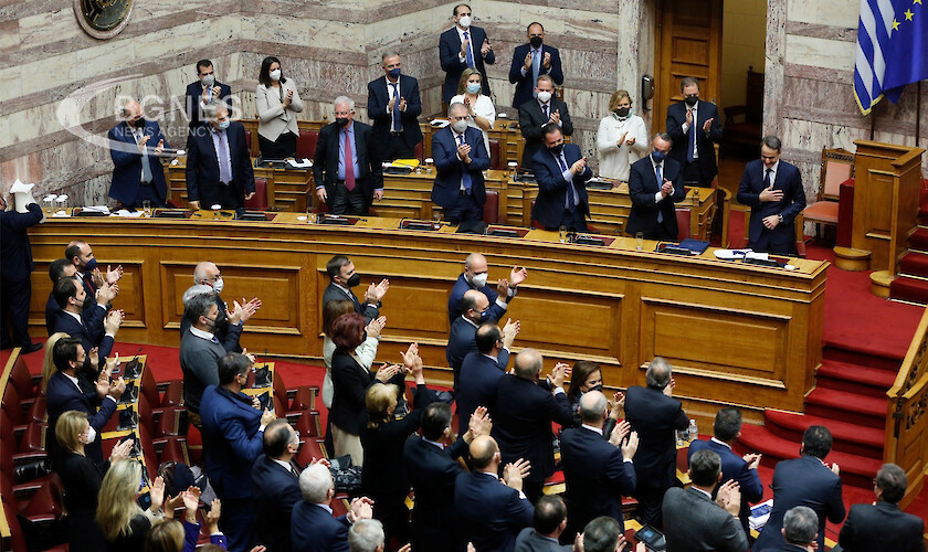 Гръцкото правителство оцеля след вот на недоверие