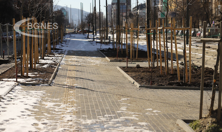 Продължава ремонтът на пл. Македония, столичани чакат и линеен парк
