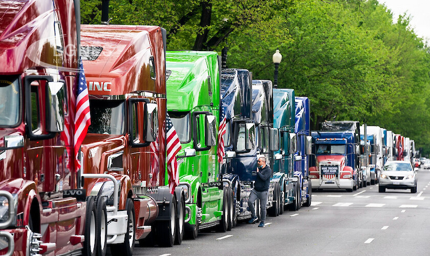 Шофьори на камиони в САЩ готвят мащабен протест срещу задължителната ваксинация