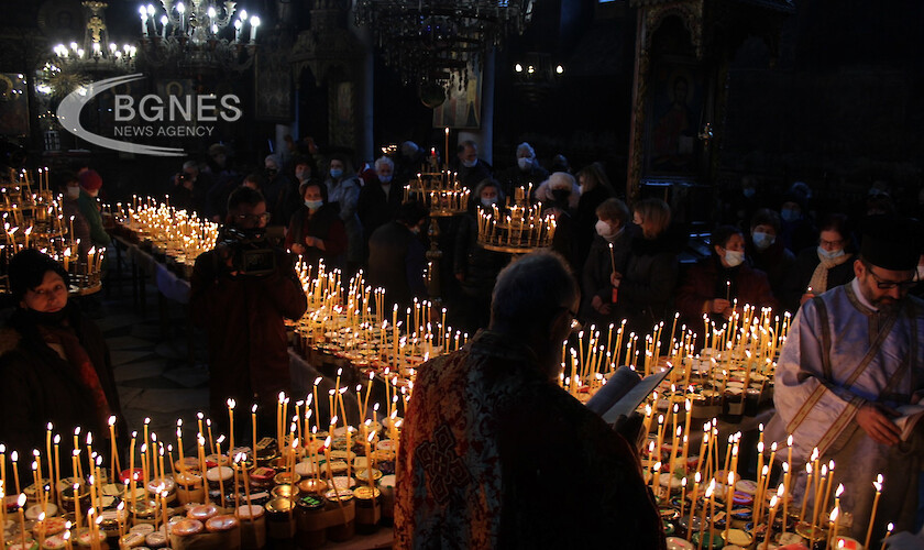 Огнен кръст пламна на Св. Харалампий в Благоевград