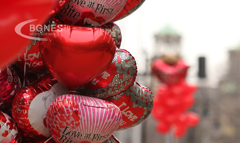 Романтичната традиция свързва влюбените с 14 февруари Честването на Деня