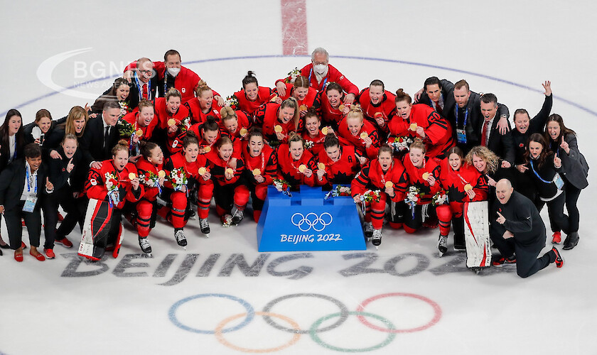 Канада взе реванш от САЩ и ликува със златото в хокея на лед за жени