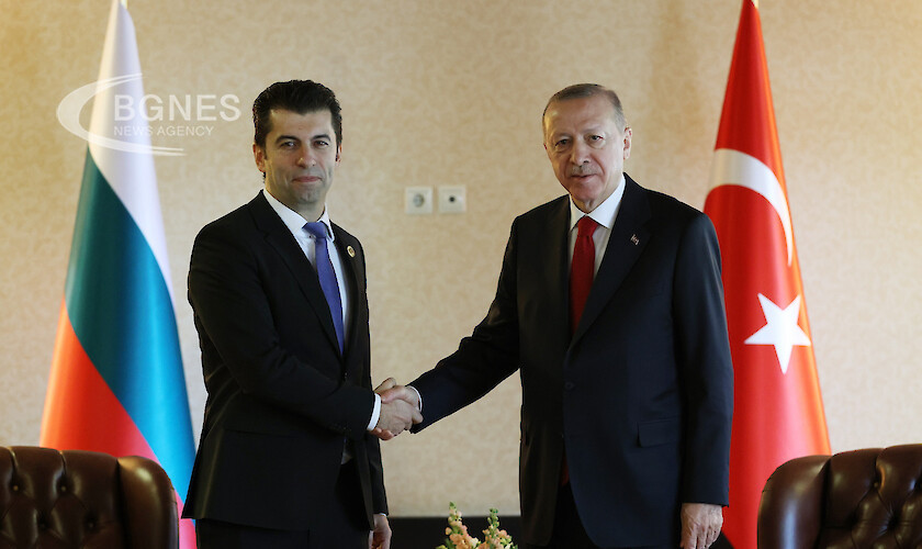 Турският президент Реджеп Тайип Ердоган прие българския премиер Кирил Петков