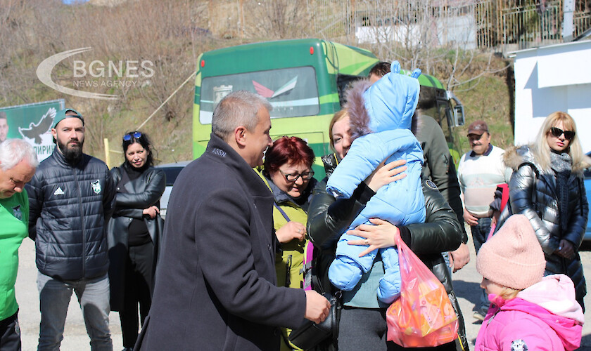 Благоевград посрещна 29 бежанци от Украйна