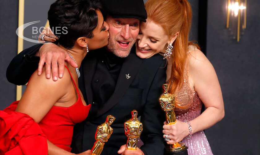 Трой Коцур спечели Оскар за най-добър поддържащ актьор за драмата „Кода“