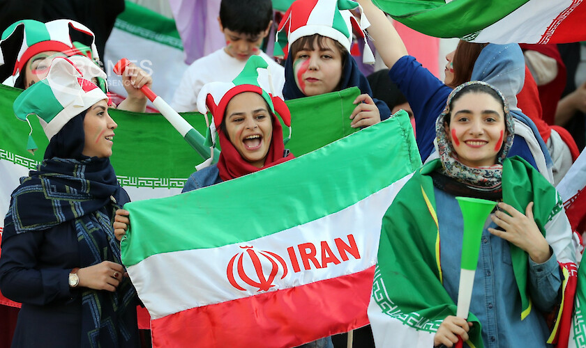Иран забрани на жените достъпа до футболни стадиони
