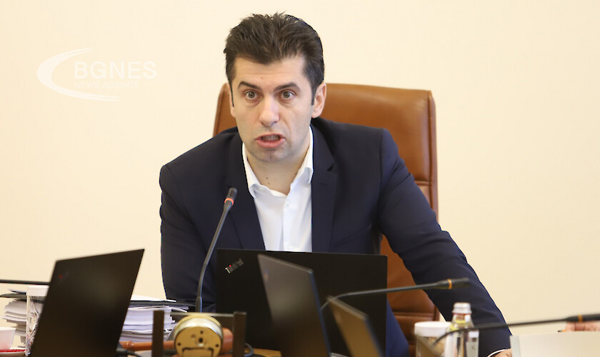 Неотложни ангажименти спряха Петков от парламентарния контрол