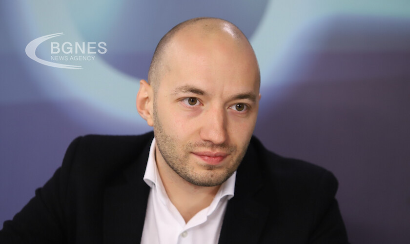 Димитър Ганев: Повишаването на цените ерозира подкрепата за кабинета