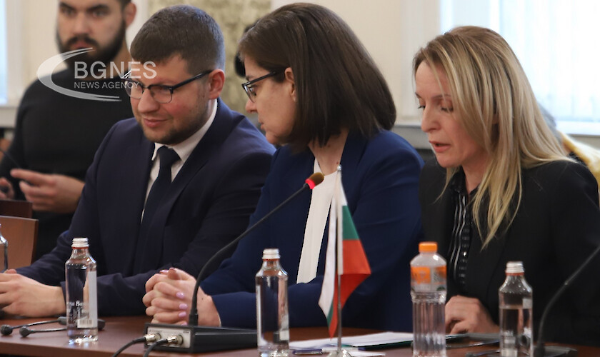 Три министерства и службите запознават депутатите с актуалната обстановка в Украйна