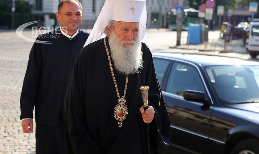 Патриарх Неофит е изписан от болницата и продължава с рехабилитацията