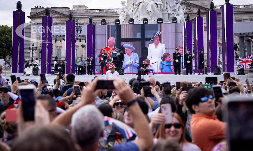 Великобритания празнува 70 годишнината от рождението на кралица Елизабет II като