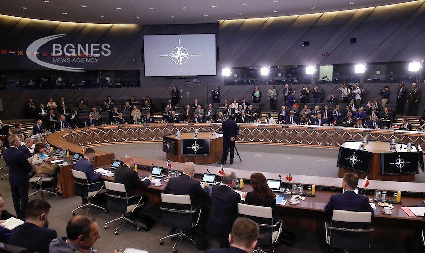 Министрите на отбраната на НАТО обсъдиха увеличаването на силите на