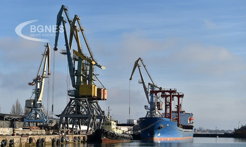 В украинското пристанище Измаил на река Дунав която бележи границата