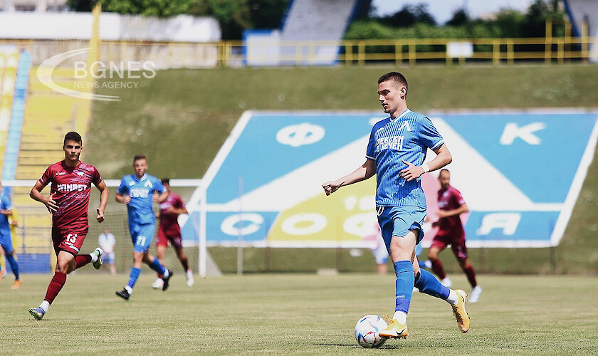Левски и новака в Първа Лига Септември София завършиха 1:1