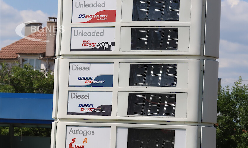 Най евтината цена за литър бензин А95 е 3 32