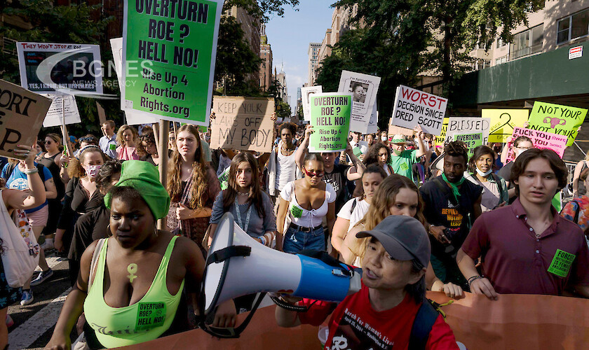 Хилядно множество участва в протест в Ню Йорк срещу решението
