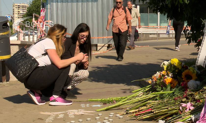 Колеги на Христина Делева организираха бдение в памет на загиналите