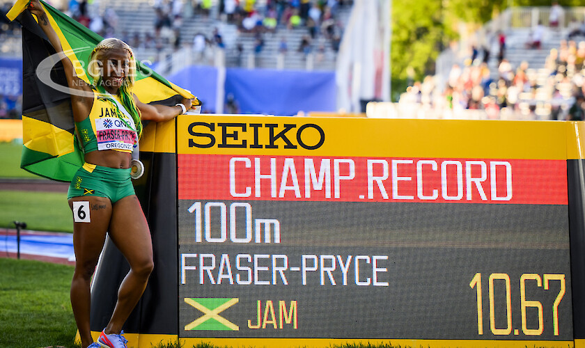 Ямайката Шели Ан Фрейзър Прайс спечели рекордна пета световна титла в спринта