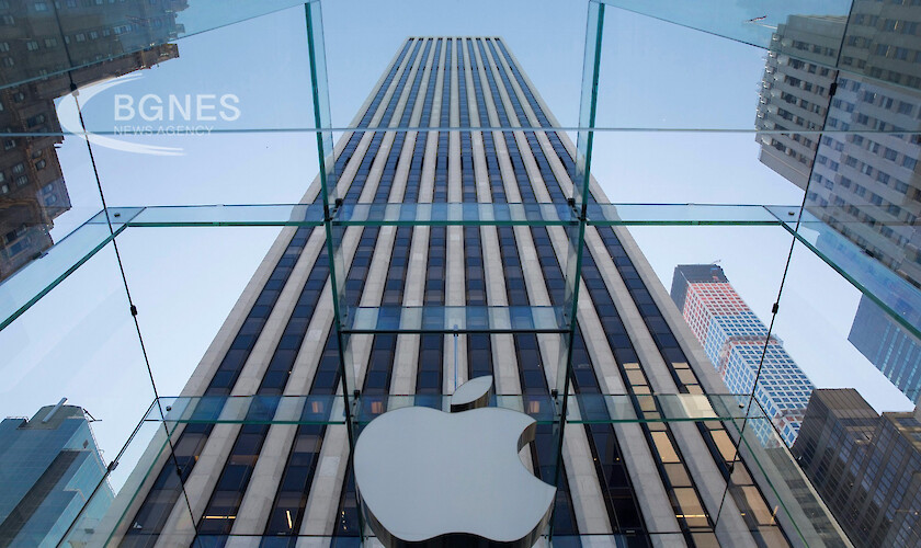 Американската компания Apple планира да намали наемането на нови служители
