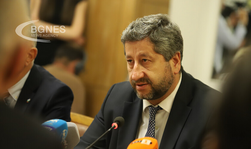 Лидерът на Демократична България Христо Иванов определи като рутинна среща