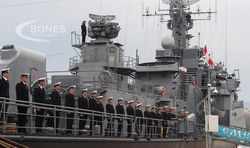 Четирима български моряци от кораба Рожен се прибират във Варна