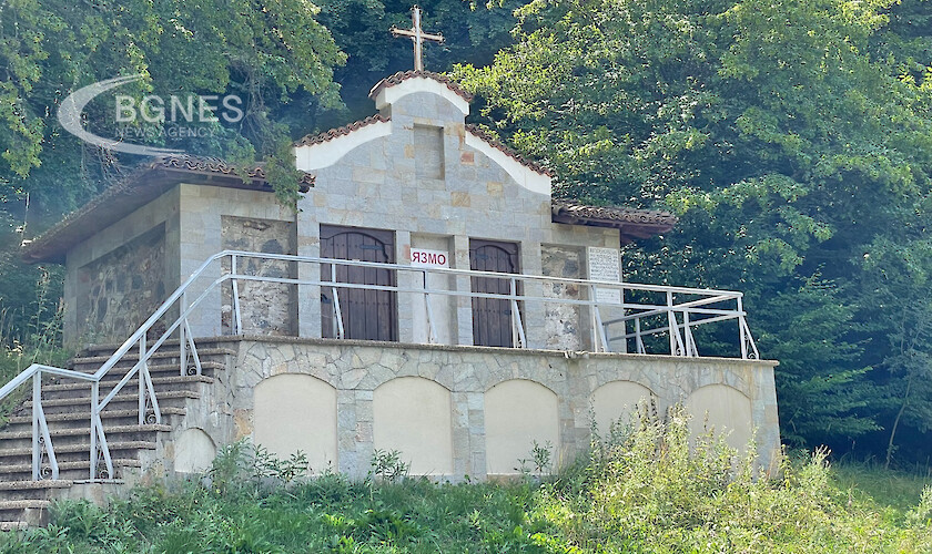 Шишмановският манастир Успение Богородично наричан още Чамурлийски манастир и Самоковски