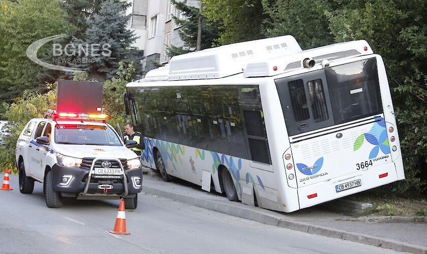 Катастрофа с автобус на градския транспорт стана днес в София Инцидентът