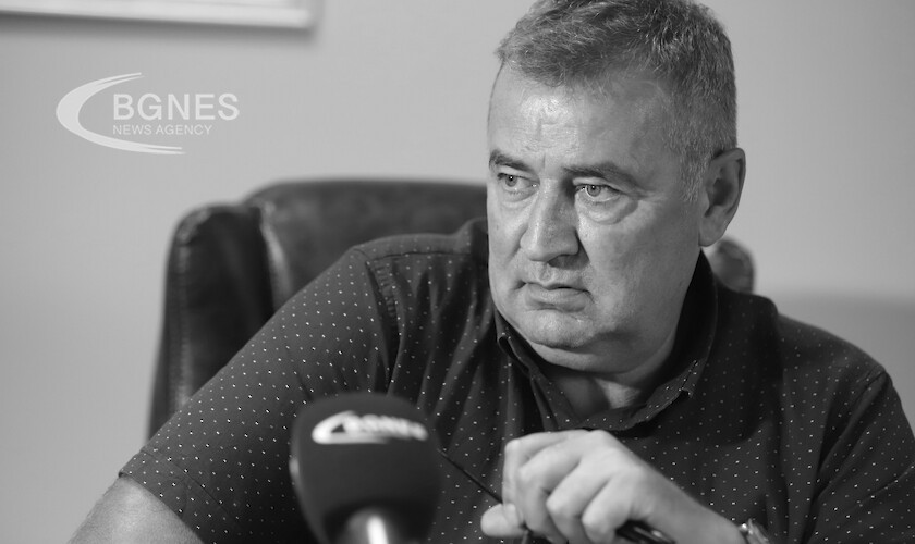 Почина енергийният експерт Васко Начев Това съобщи Илиян Василев в