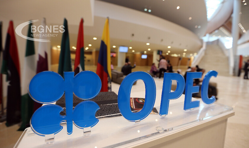 Министрите от ОПЕК се споразумяха да намалят производството на петрол