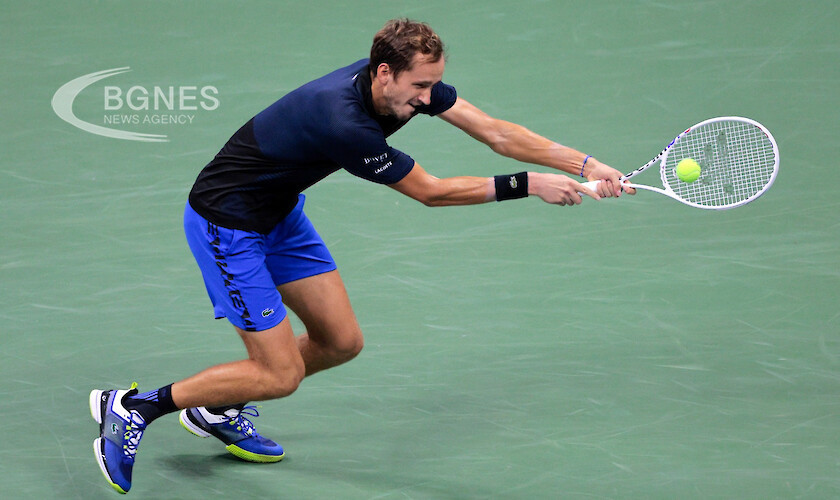 Даниил Медведев оформи четвъртфиналистите на силния тенис турнир от сериите