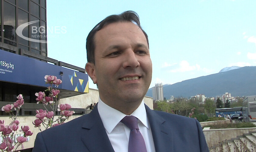 Македонският министър на вътрешните работи Оливер Спасовски подкрепи днешният протест