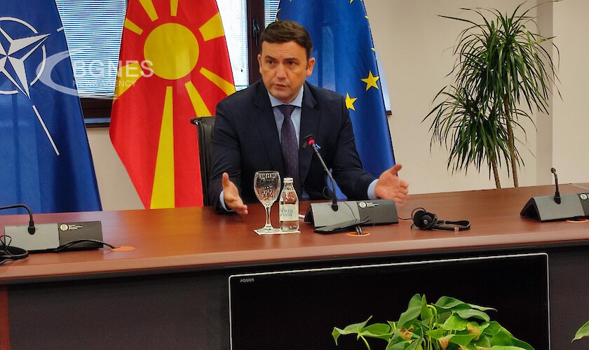 И македонският министър на външните работи Буяр Османи се включи