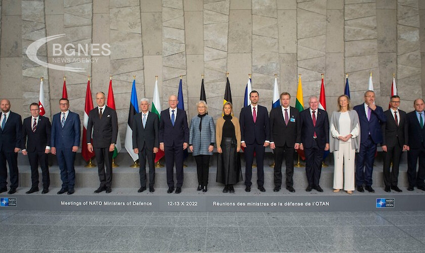 Министрите на отбраната на 14 съюзници от НАТО включително България