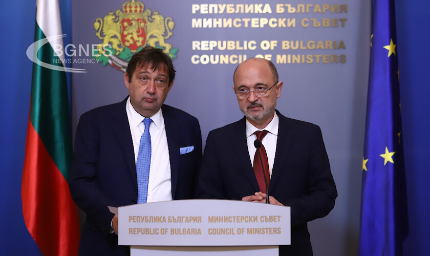 Министърът на здравеопазването д-р Асен Меджидиев и министърът на регионалното