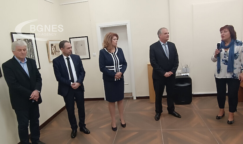 Вицепрезидентът Илияна Йотова присъства на откриването на изложбата 125 години