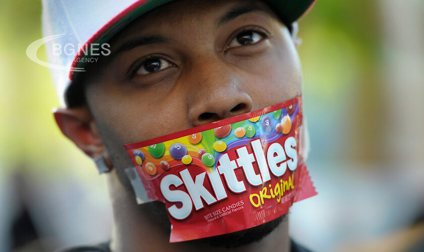 Мъж от Калифорния който твърдеше че бонбоните Skittles са негодни