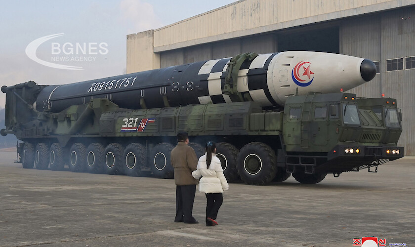 За пъв път севернокорейският лидер Ким Чен Ун наблюдава с