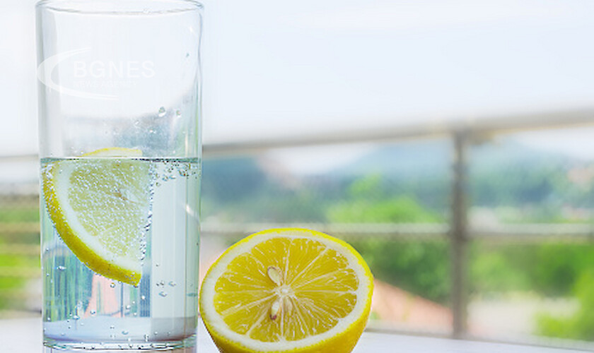 Водата с лимон може да увреди зъбния емайл и е