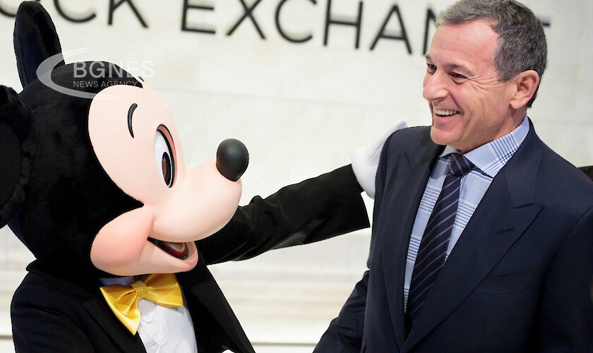 Компанията Disney уволни своя главен изпълнителен директор Боб Чапек и