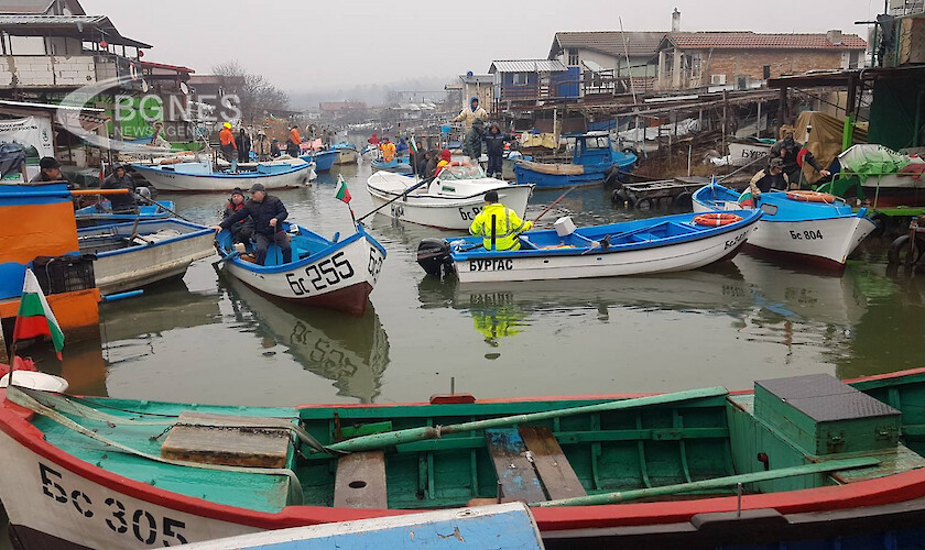 Все още няма резултат от издирването на двамата бургаски рибари