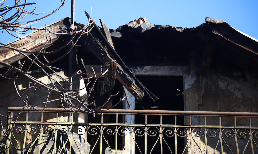 Трима души загинаха след голям пожар на улица Бачо Киро