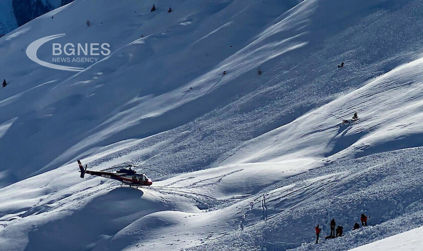 Двама души остават в неизвестност след лавината в свободната ски