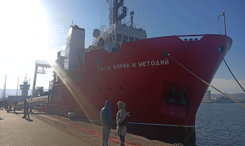 Първият в морската история на България военен научно изследователски кораб Св