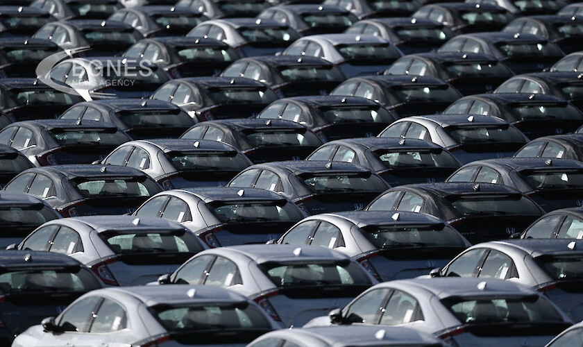 Продажбите на нови автомобили във Великобритания са се понижили през